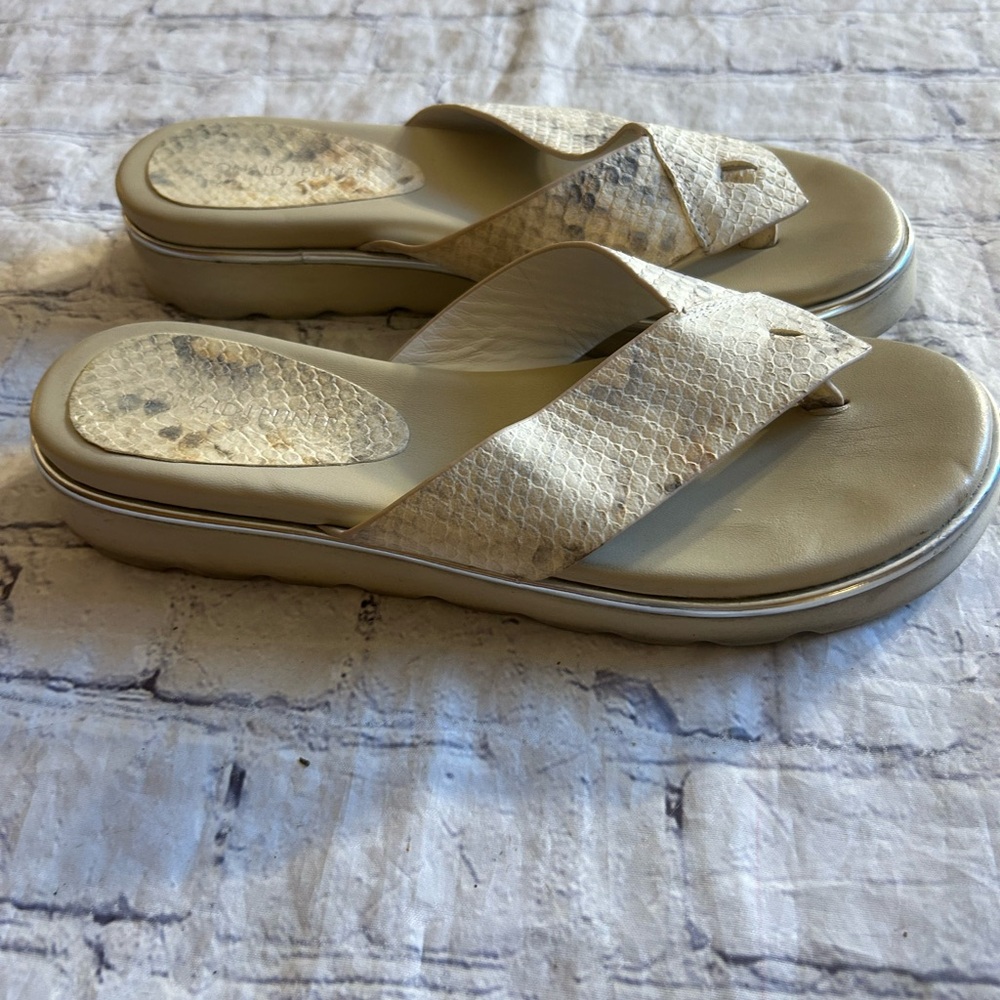 DONALD J. PLINER TAN BEIGE LEATHER SKIN PRINT WEDGE SANDALS WOMENS SIZE 9M